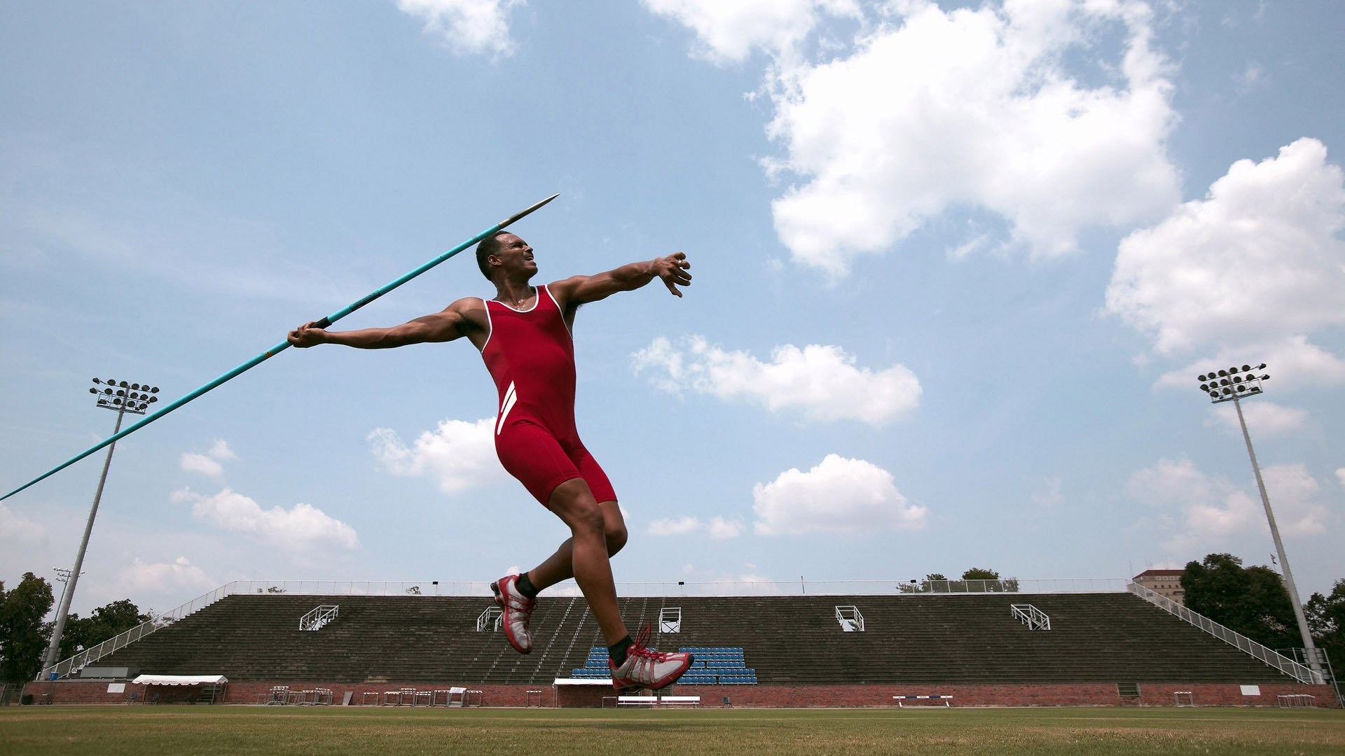 fb体育官网-巴尔：以无与伦比的防守意识，他稳固了全黑队的中场防线，巴尔bugmf