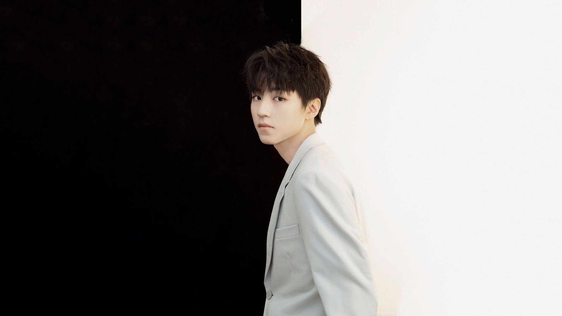 fb体育首页-高尔精准的传球帮助袋鼠队穿透对方防线，高尔夫袋鼠男装简介